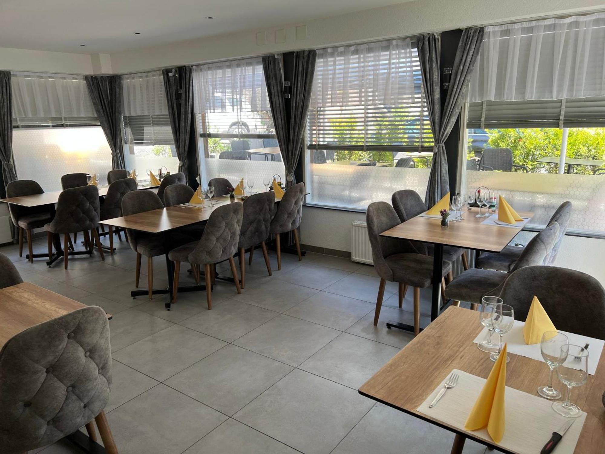 Hotel Restaurant du Moulin Fleurier Extérieur photo